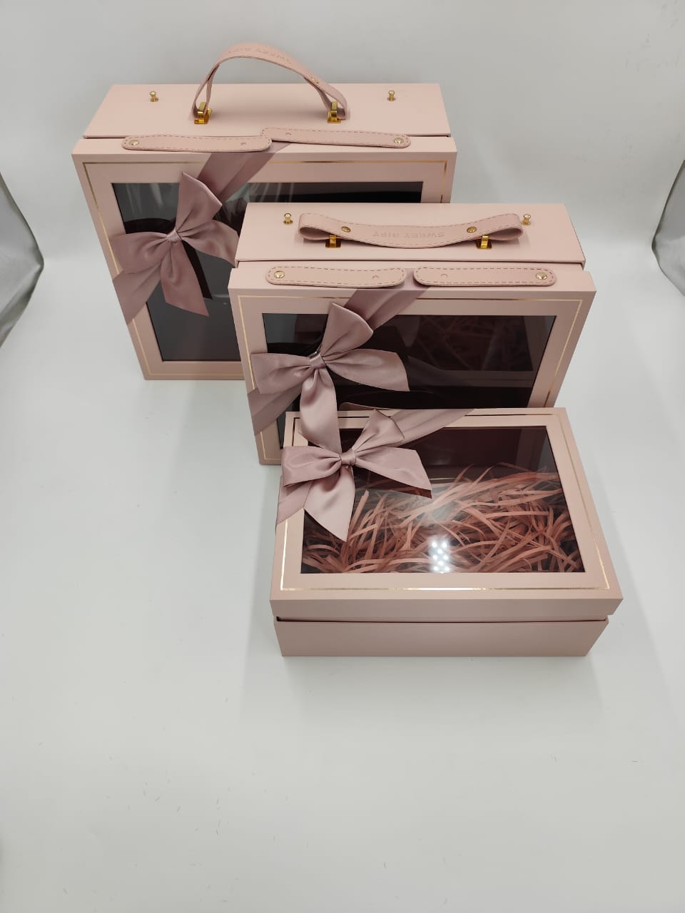 PINK GIFT BASKET 3 SIZES 120 AED SET L=80AED