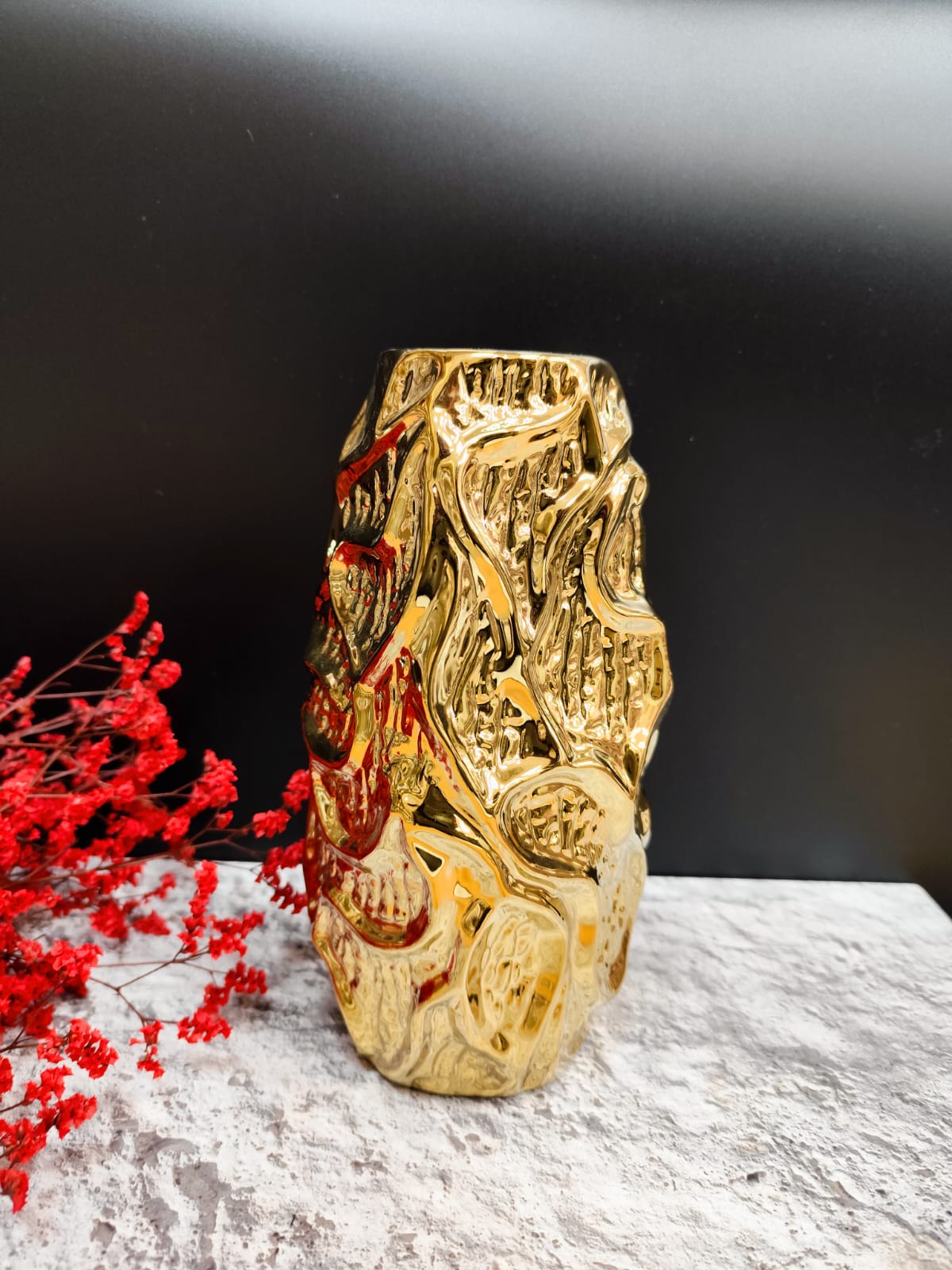 CERAMIC VASE GOLD LARGE 50 AED ADD DIMENSIONS