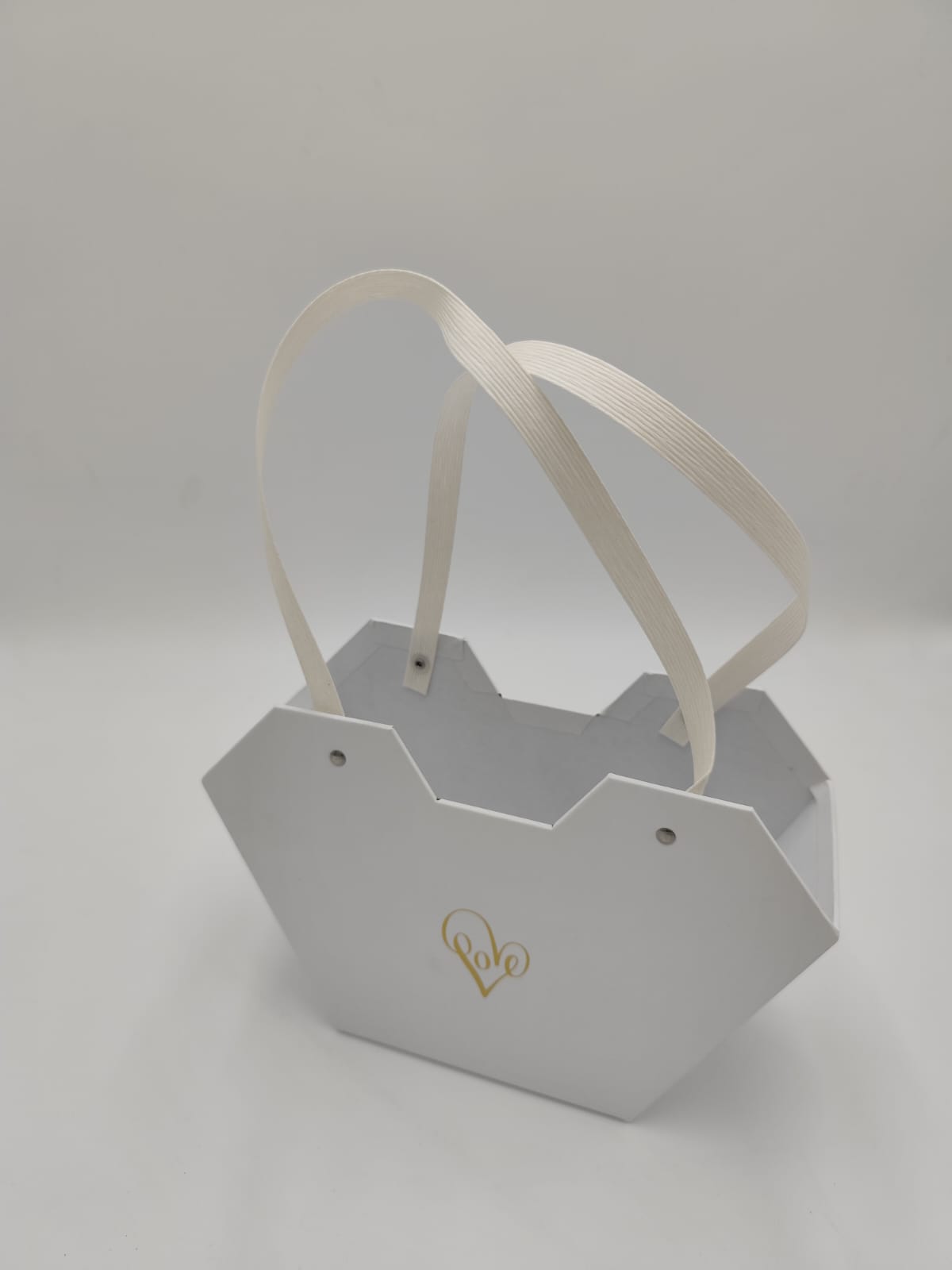 WHITE FLOWER/CANDY BOX WITH HANDLE
