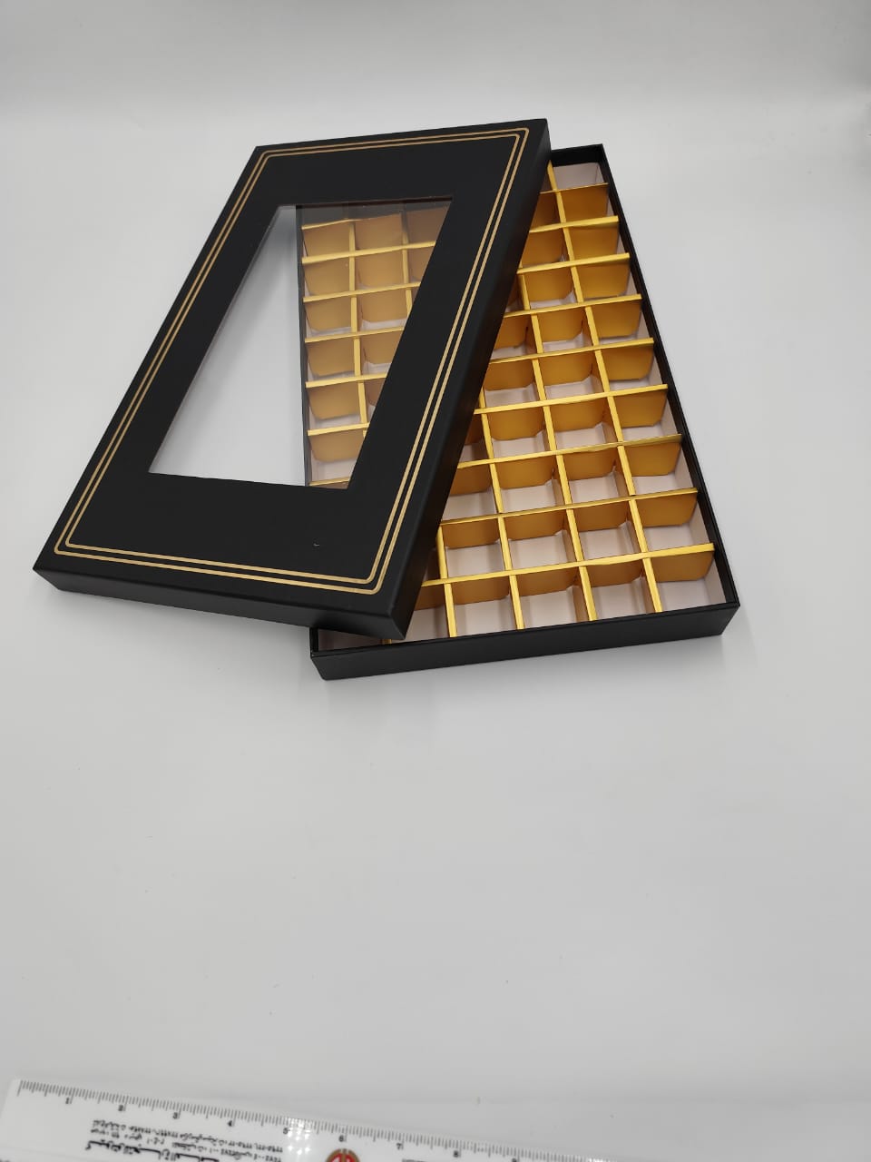 BLACK CHOCOLATE COMPARTMENT BOX