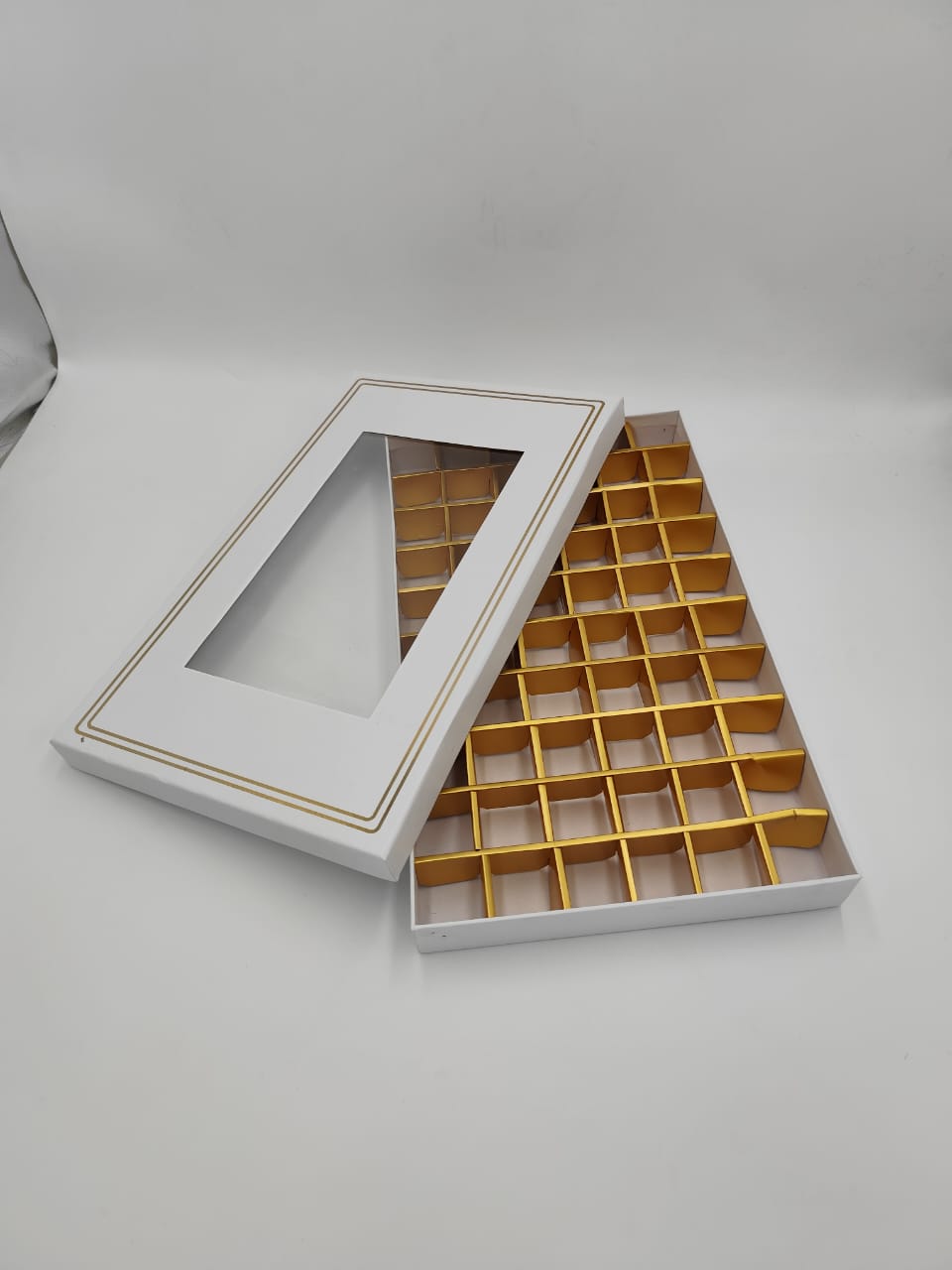 WHITE CHOCOLATE COMPARTMENT BOX